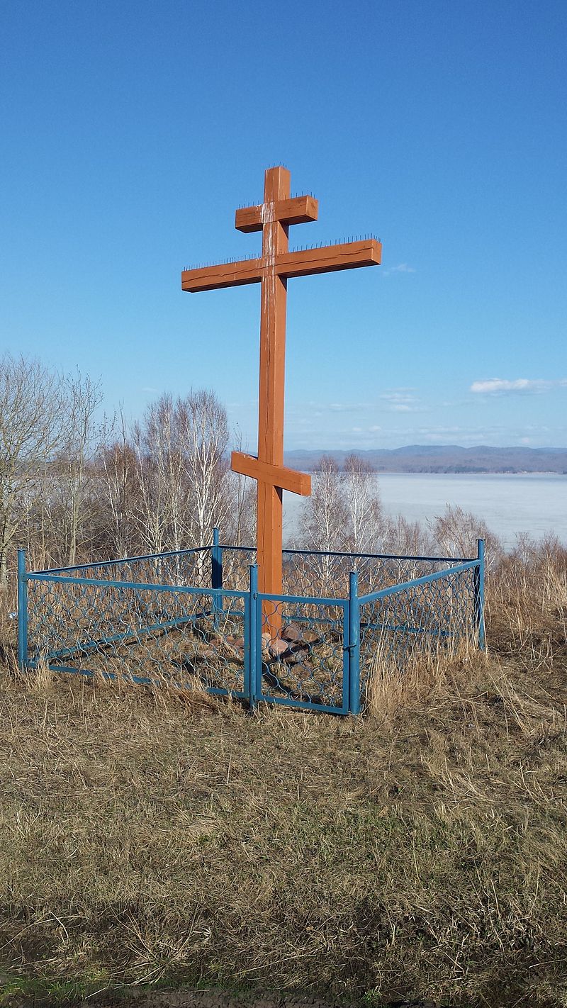 Памятный крест в Приморске.